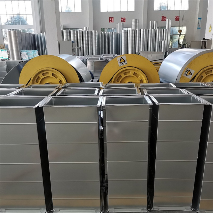 白鐵風管加工廠（chǎng）家承接共板法蘭風管加工角鐵法蘭風管製作 